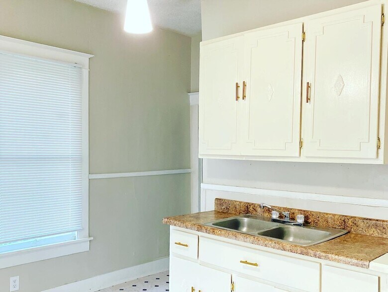 Building Photo - 1936 E McLemore Ave