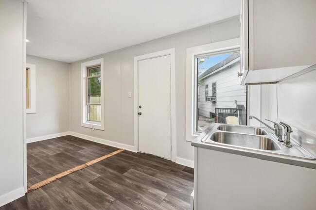 Building Photo - 3204 1/2 Lyons Ave - 3105 Dittman Ct