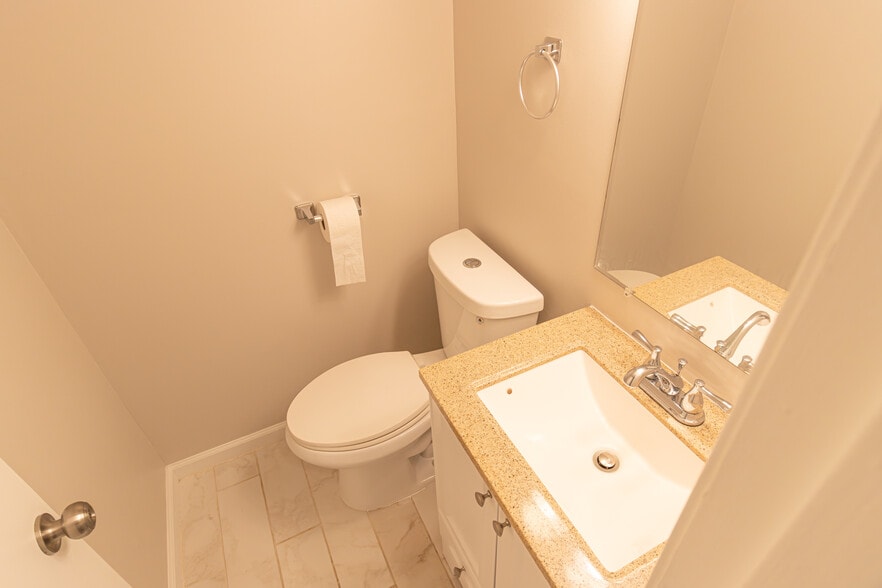 Building Photo - 6558 Gildar St