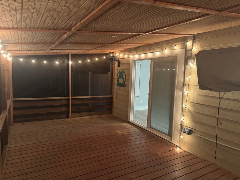 Building Photo - 407 Royal Pines Way