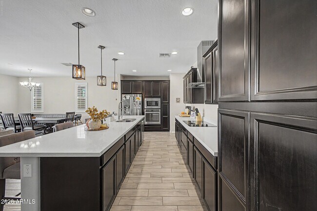 Building Photo - 12113 W Country Club Trail