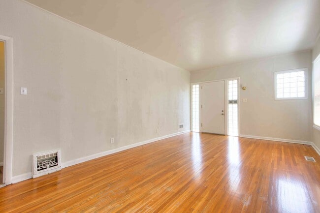 Building Photo - Available Aug 7th - Very nice single family home with refinished hardwood and a very large open l...