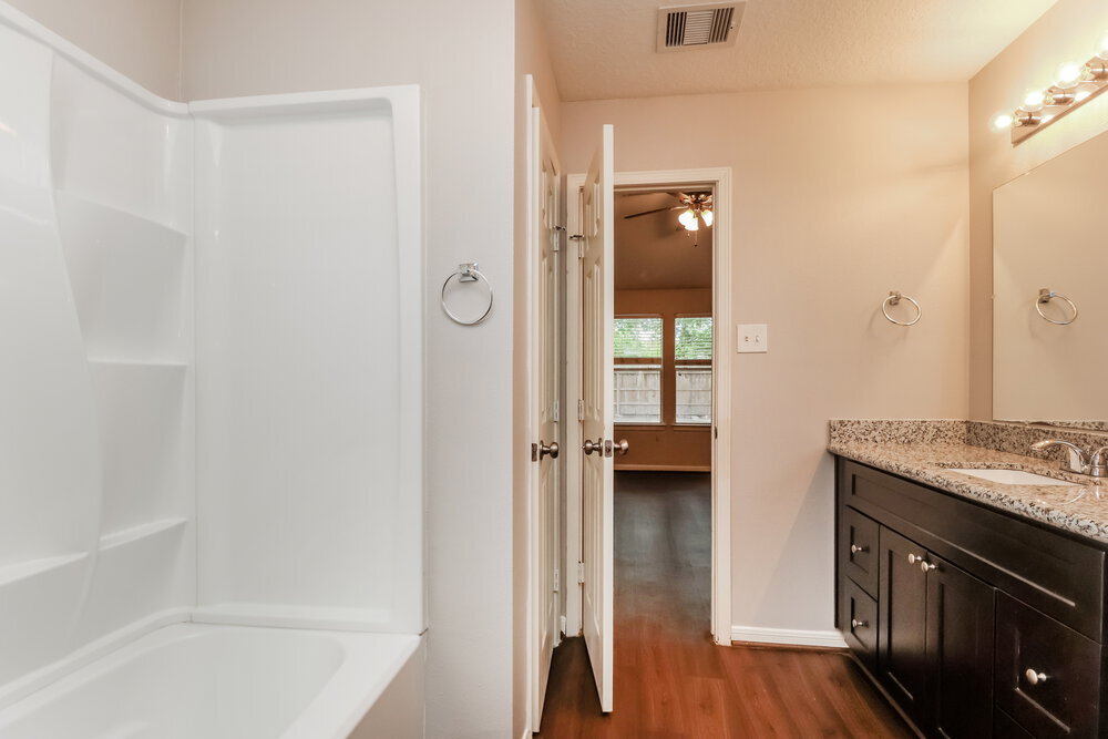 Building Photo - 9808 Woodhollow Dr