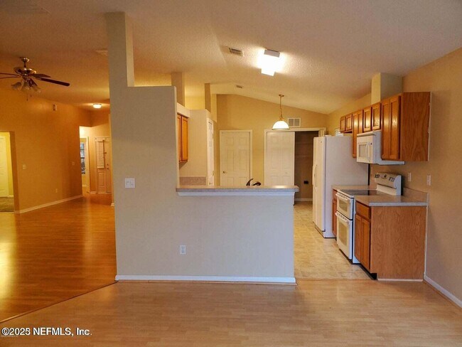 Building Photo - 1058 Waterfall Dr