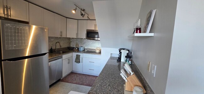 Building Photo - 1221 N Dearborn Pkwy