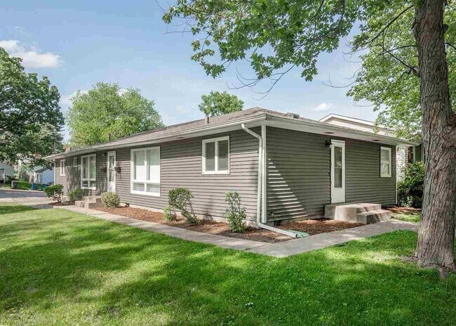 Primary Photo - 1821 13th Ave