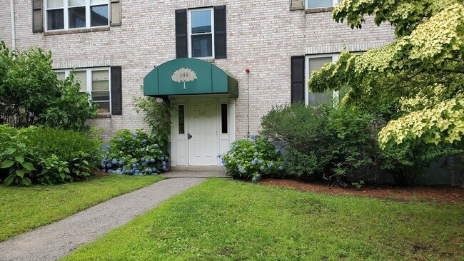 Building Photo - 148 Newton St