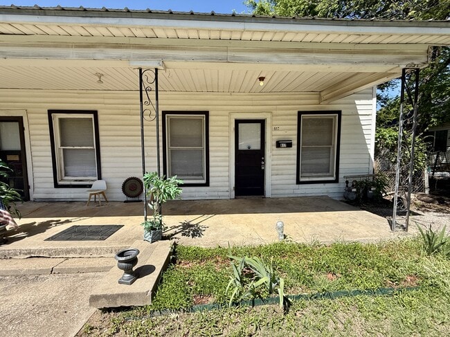 Building Photo - 817 Hargrove St