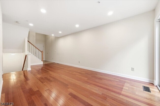 Building Photo - 604 Knollwood Ct