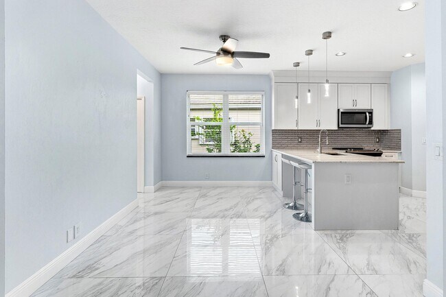 Building Photo - 12403 Cascades Pointe Dr