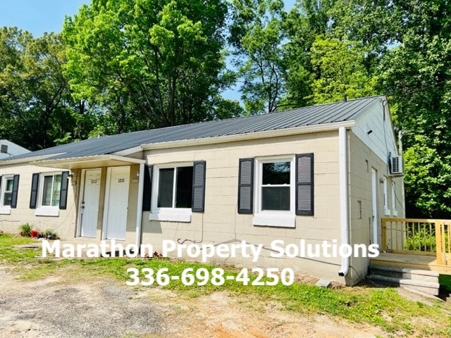 Primary Photo - 1215 Gatewood Ave