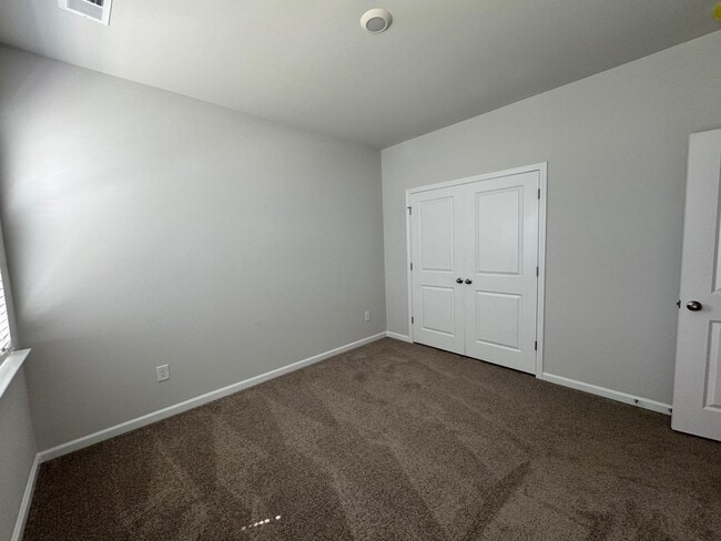 Building Photo - 811 Ireland Dr