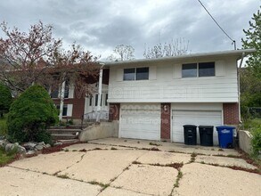 Building Photo - 531 Mountain Rd