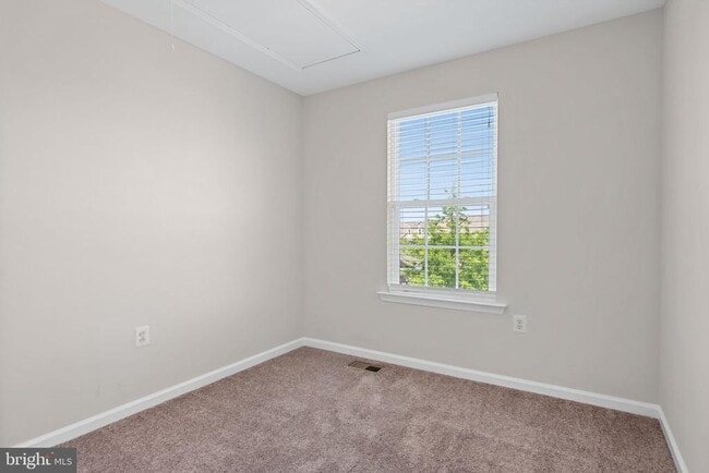 Building Photo - 1706 Fernwood Dr