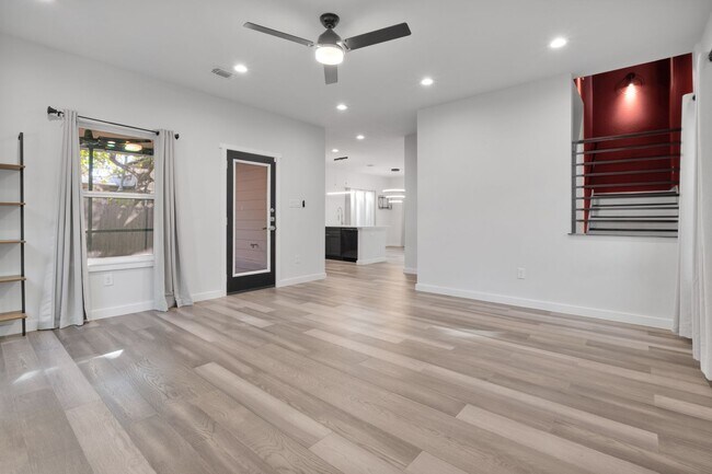 Building Photo - Modern Comfort Minutes from Downtown