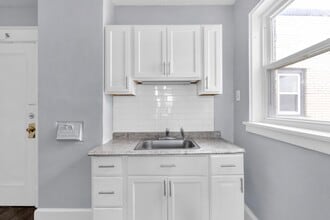 Building Photo - 2803 Main St