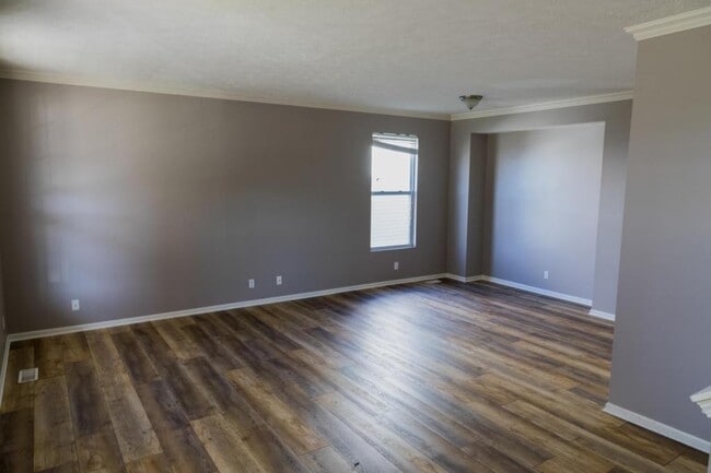 Building Photo - 14005 Kelly Dr