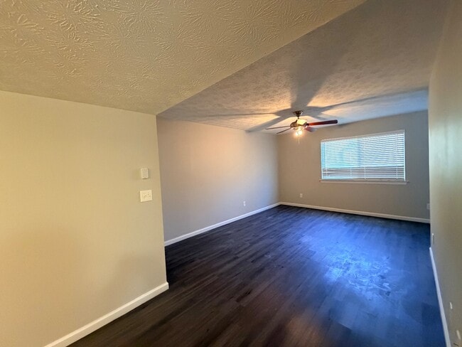 Building Photo - 3810 Kensingwood Trace