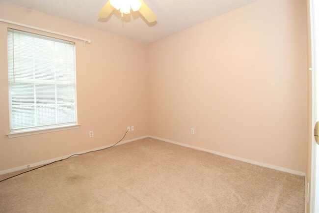 Building Photo - 3152 Parkway Dr