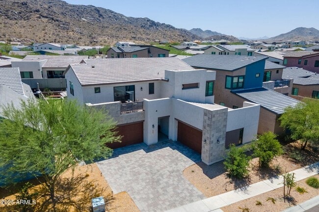Building Photo - 1221 E Paseo Way