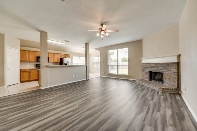 Building Photo - Updated 3-2-2 Ranch in McKamy Evers (North Denton)