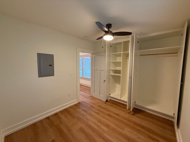 Building Photo - Updated 1 Bedroom for Rent!