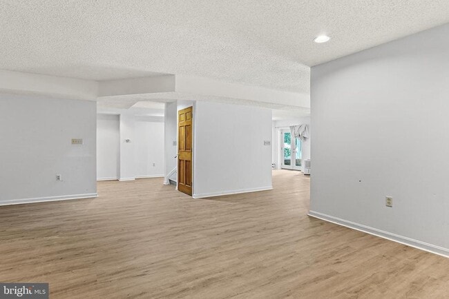 Building Photo - 12624 Golden Oak Dr