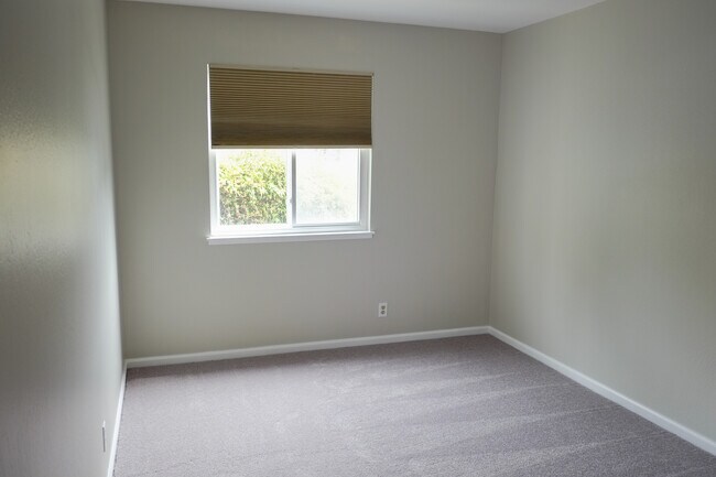 2nd bedroom - 20235 Northglen Sq