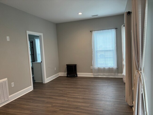 Building Photo - Must see home in Popular Cannonsgate Commu...