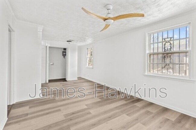 Building Photo - 4037 Oak St