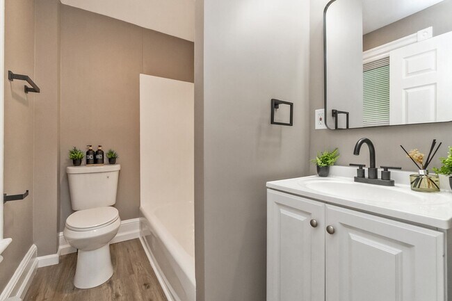 Building Photo - Spacious 3-Bed + Office Home in Slatington — Fresh Floors & Flexible Layout