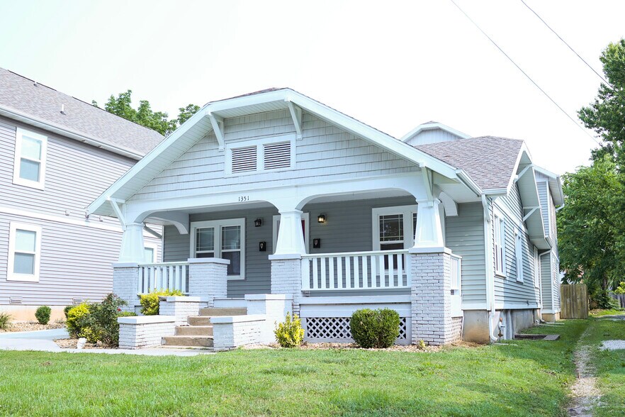 Building Photo - 1351 E Cherry St