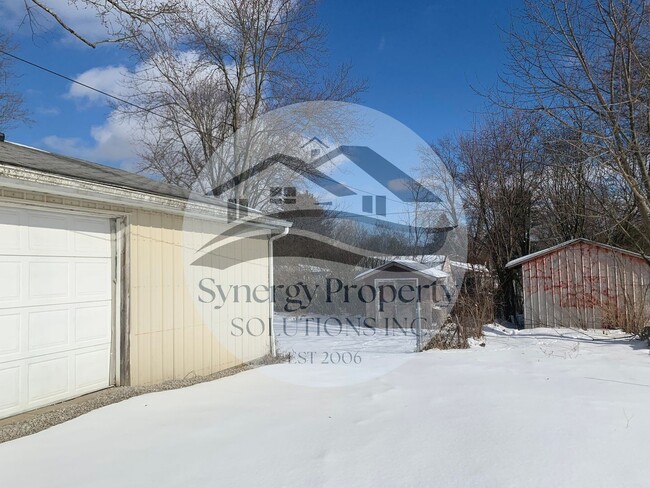 Building Photo - MADISON SCHOOL RANCH WITH GARAGE AND POLE ...