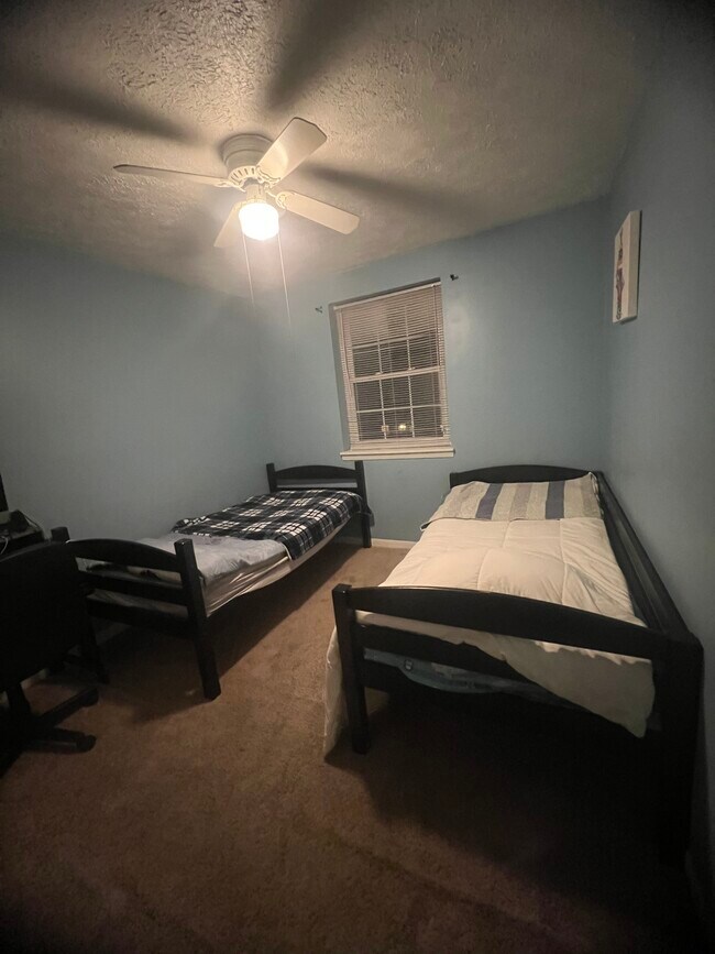 Building Photo - 8548 Pine Run Ct