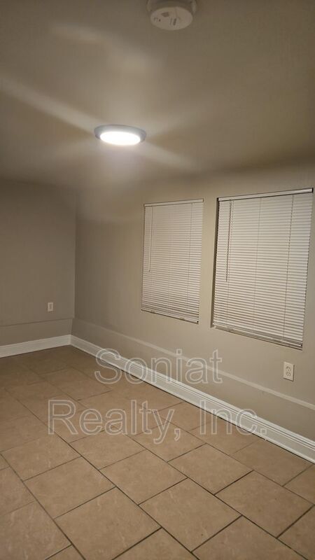 Building Photo - 3219 Louisiana Ave Pkwy