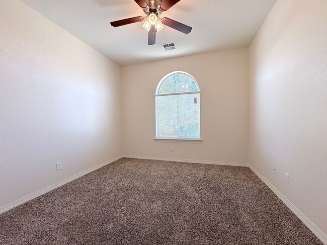 Building Photo - East El Paso 3 bed Refrig A/C
