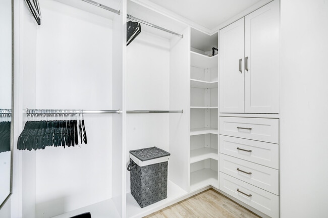 Building Photo - 1300 Jimmy Buffett Mem Hwy