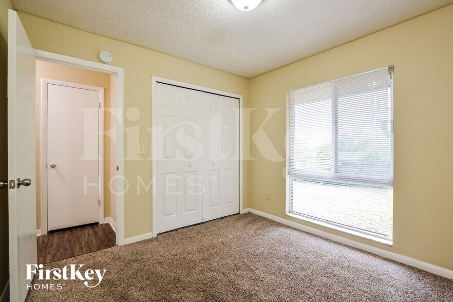 Building Photo - 2207 Pipestone Ct