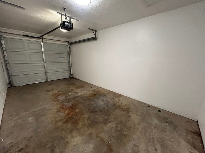 Building Photo - 3507 E Claire Dr