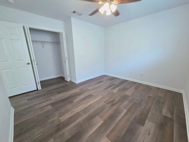 Building Photo - AVAILABLE NOW! - $500 OFF FIRST MONTH