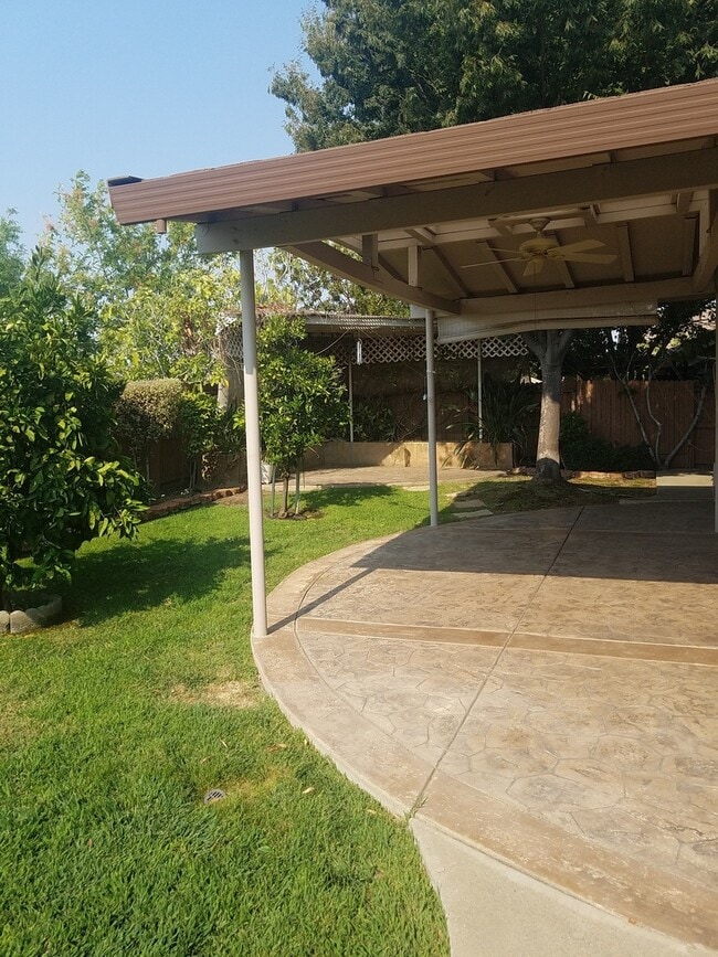 Building Photo - Action Properties R.E.S. Inc. Offering Beautiful Highland Park Single Story 3 Car, 4 Bedroom, Gar...