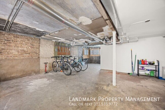 Building Photo - 4144 N Mozart-Garden unit