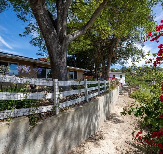 Building Photo - 12 Martingale Dr