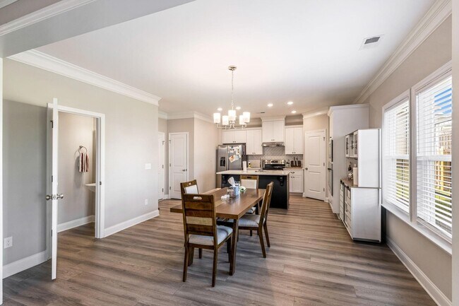 Building Photo - 3580 Hilltop Trl