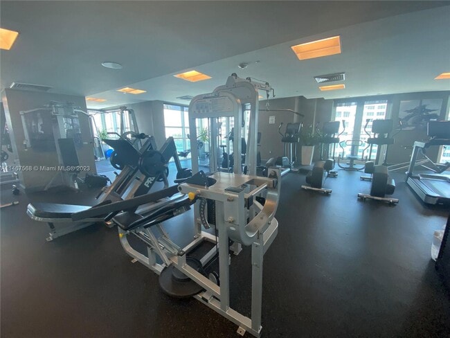 Building Photo - 950 Brickell Bay Dr