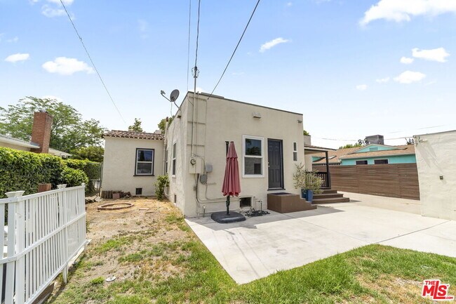 Building Photo - 724 N Lincoln St