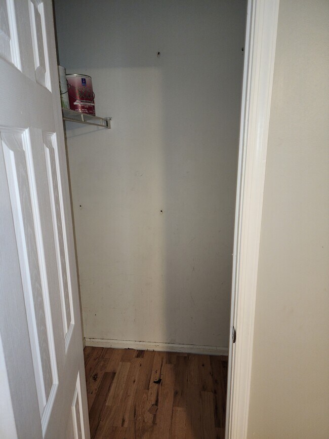 Master closet - 3218 Dunnbury Ct