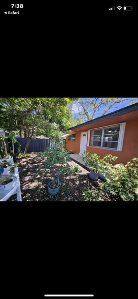 Building Photo - 4920 SW 28th Ter