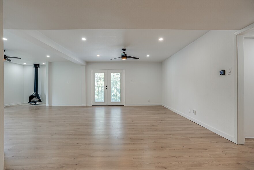 Building Photo - 568 W Quill Dr