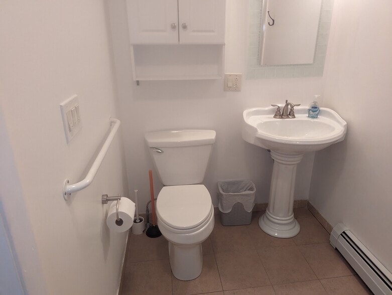 Building Photo - 212 Dewey St